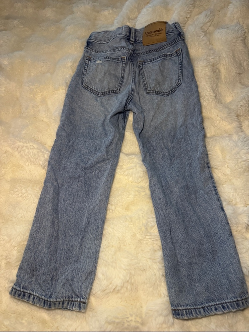 Abercrombie Kids Loose Fit Jeans - Picture 3 of 4